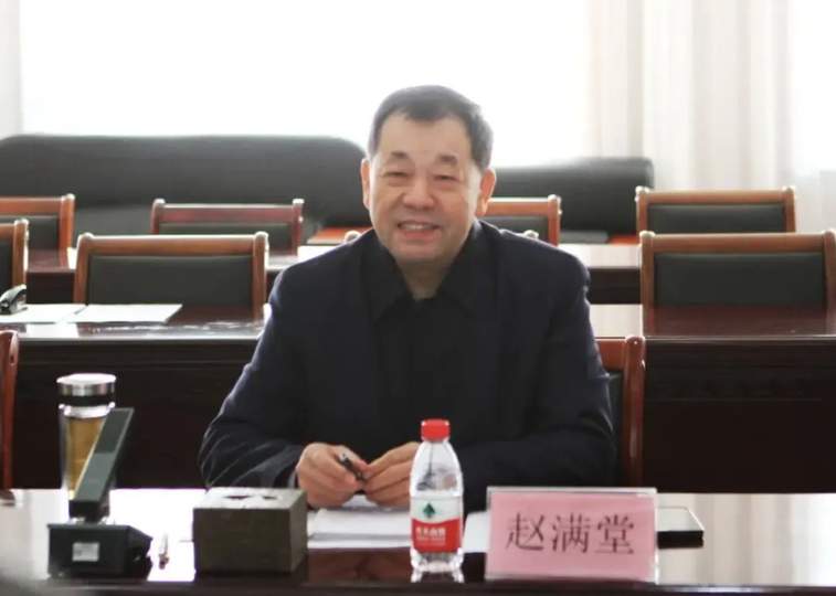 西北巨富家族陷风暴，足坛转会市场暗流涌动：125亿帝国崩塌引出亿元级球星交易